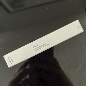 Glossier Lidstar in Bun